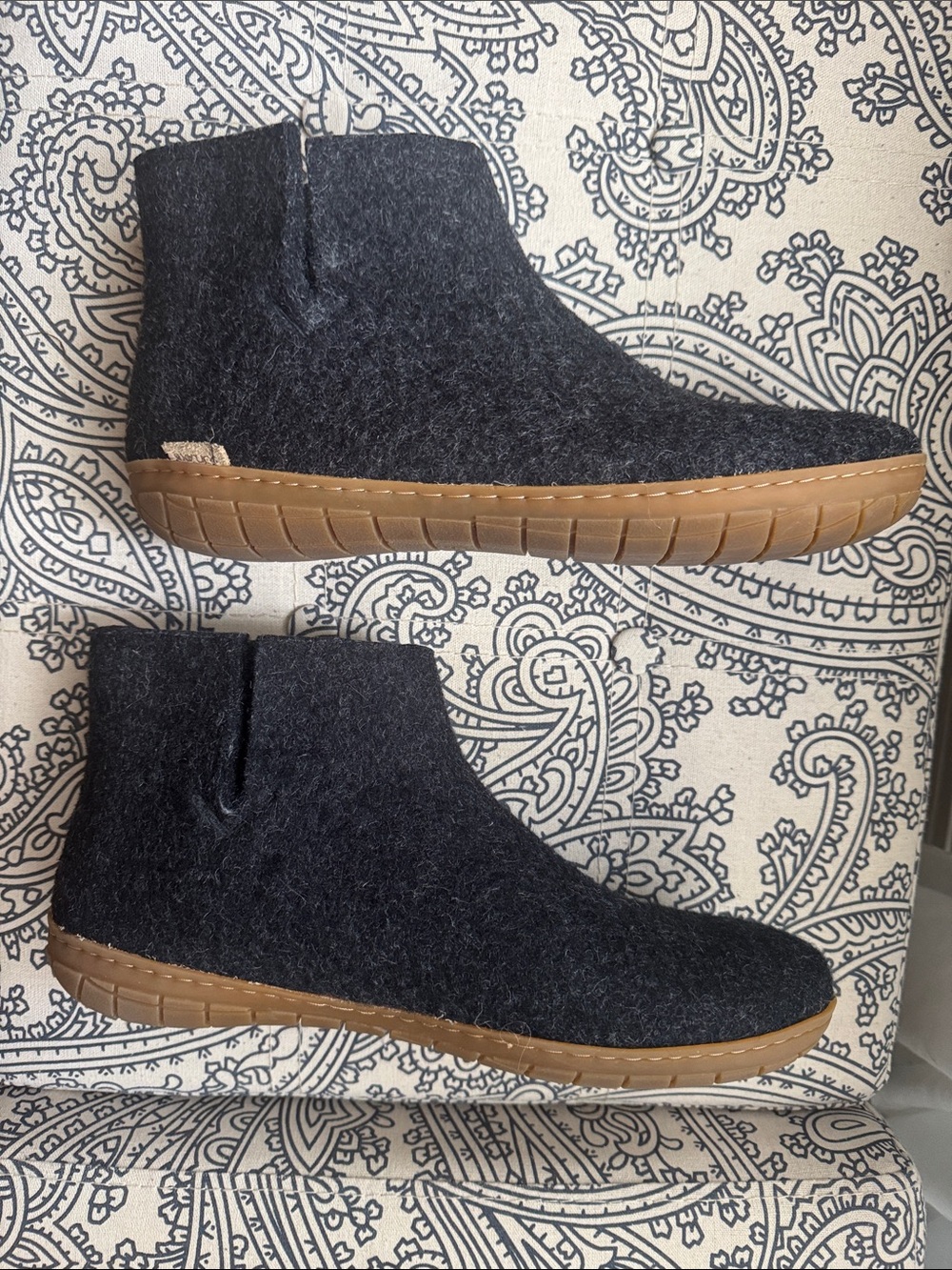 Gleeups Unosex Charcoal Wool Chukka Boots with Tan Rubber Sole